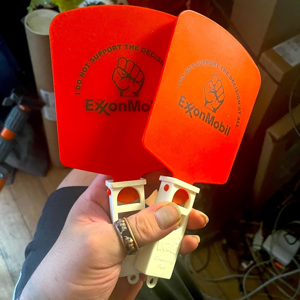 Vintage retro rare EXXONMOBIL support clapper noise contraption, works